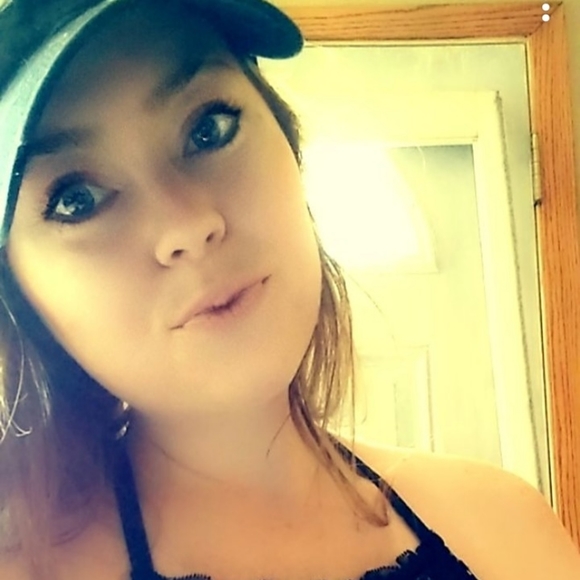 Meet your Posher, Heather - Picture 3 of 3